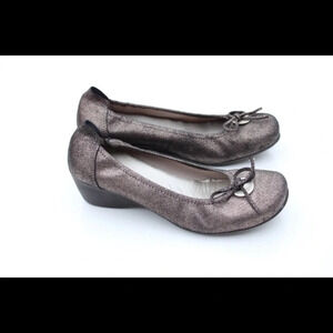 Sabrinas low wedges